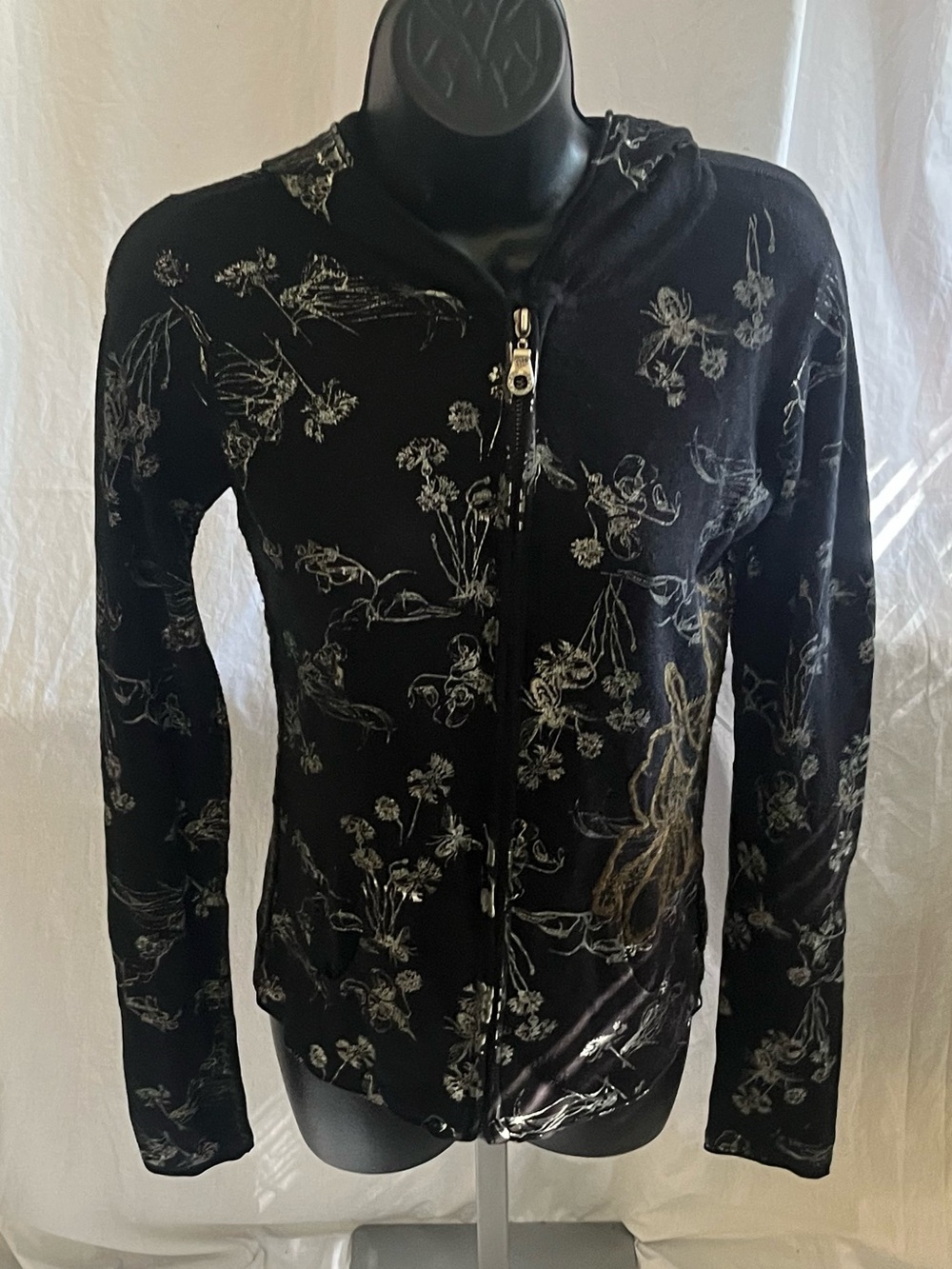 Miss Me Black Size S Hoodie with White Floral Print and Silver Zip